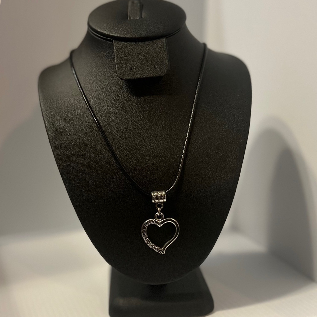 Elegant Tibet Silver Heart Pendant Leather Necklace
