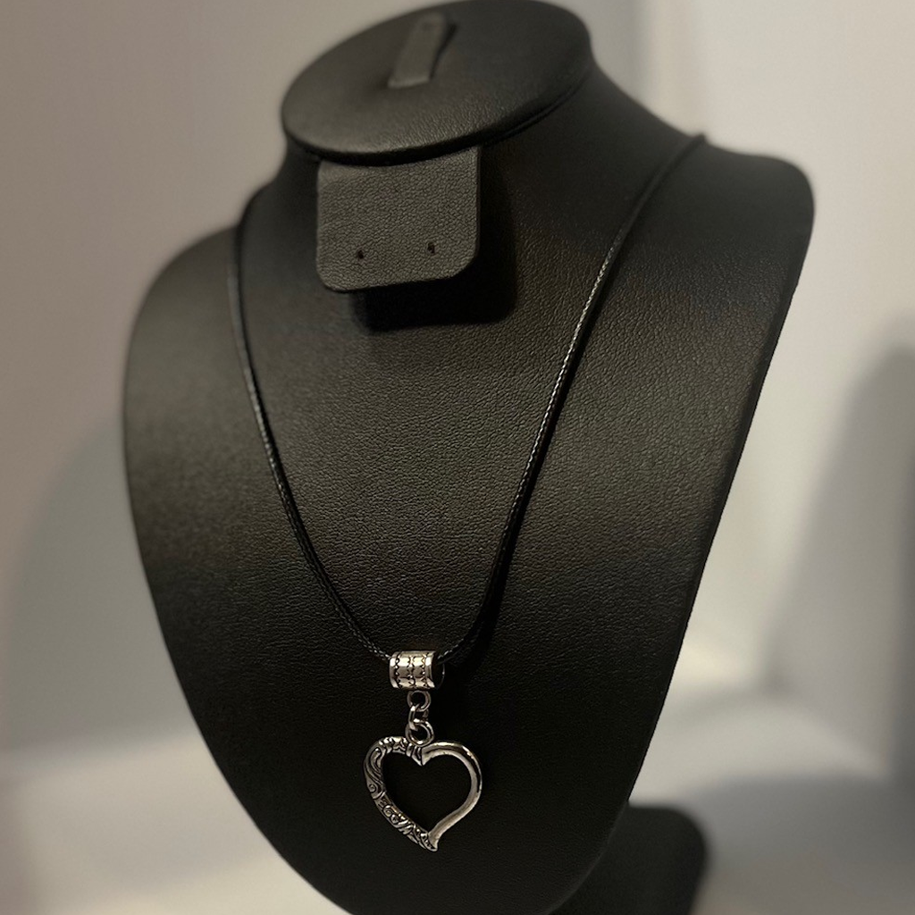 Elegant Tibet Silver Heart Pendant Leather Necklace