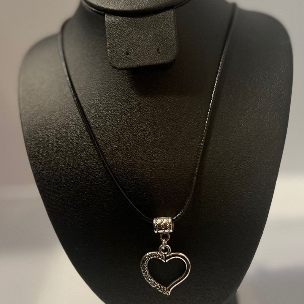 Elegant Tibet Silver Heart Pendant Leather Necklace