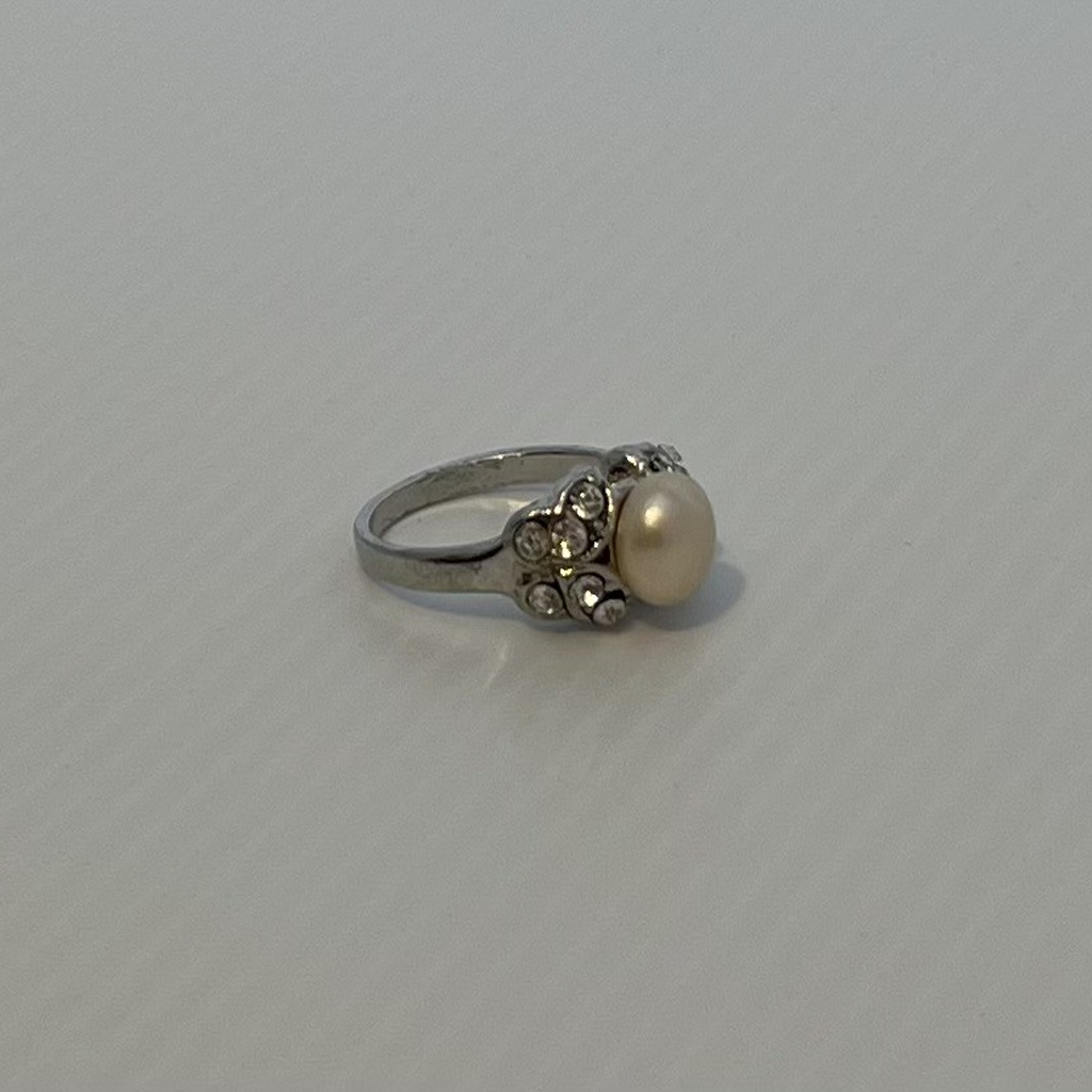 Elegant White Freshwater Pearl Silver Toned Butterfly Ring