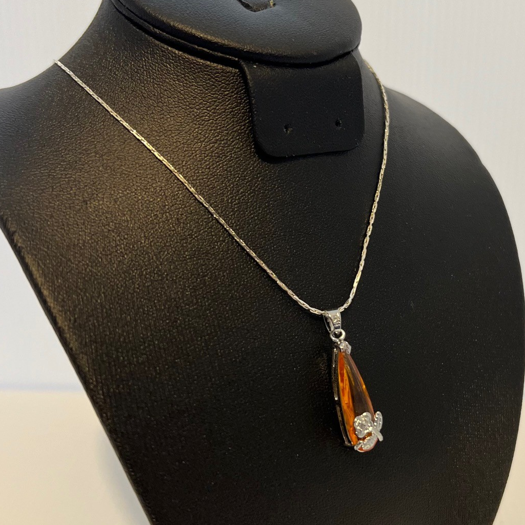 Elegant Flower-Orange Pendant Silver Toned Necklace
