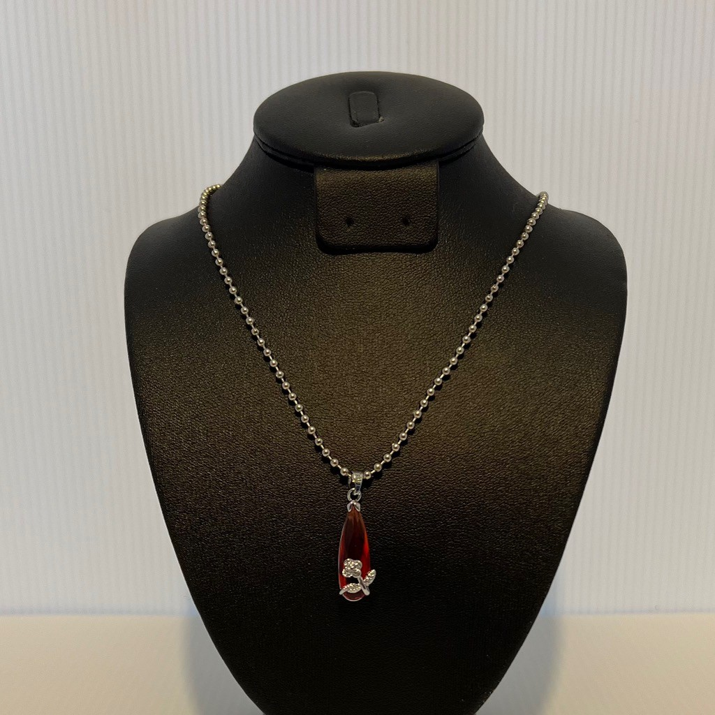 Elegant Flower-Red Pendant Silver Toned Necklace