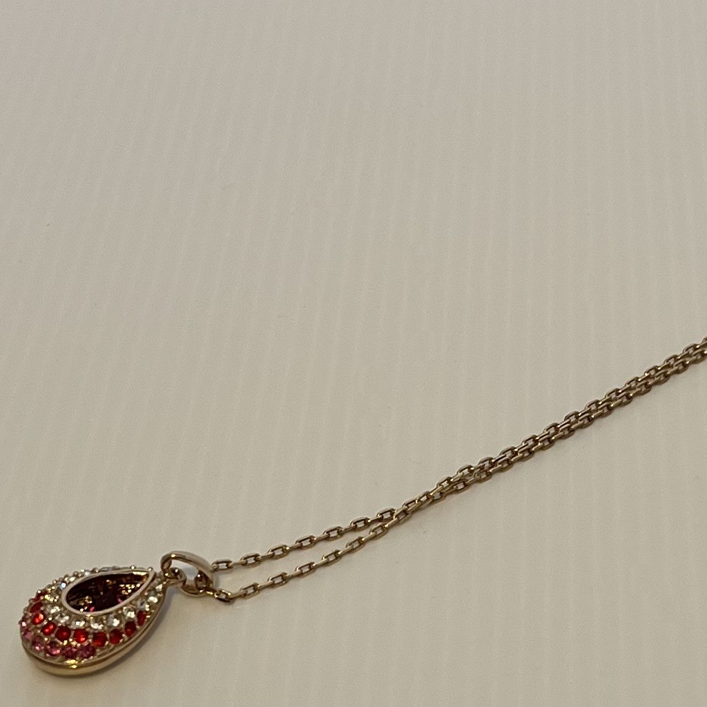 Elegant Gold and Reddish-Pink Teardrop Pendant Necklace